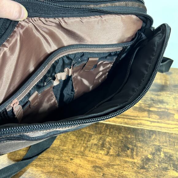 Targus 14" Laptop Messenger Bag Shoulder Strap Padded Brown Nylon 14x10x3 - Picture 10 of 12